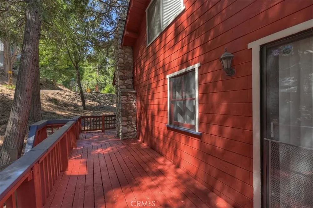 1069 Nesthorn Drive Crestline, CA 92325