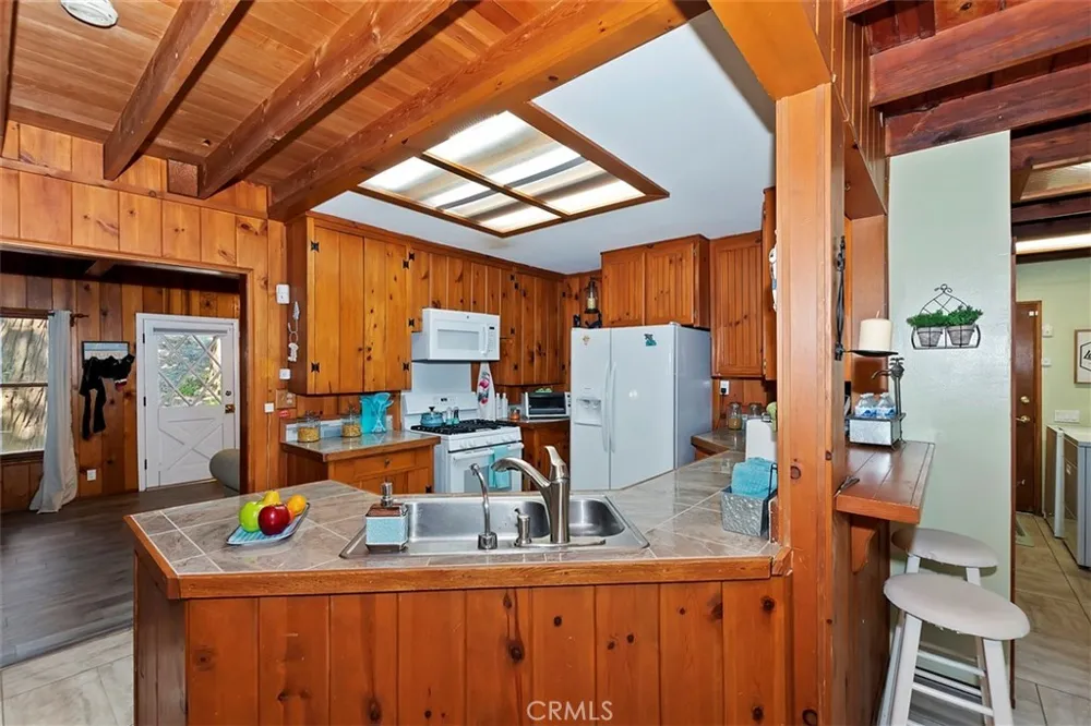 1069 Nesthorn Drive Crestline, CA 92325