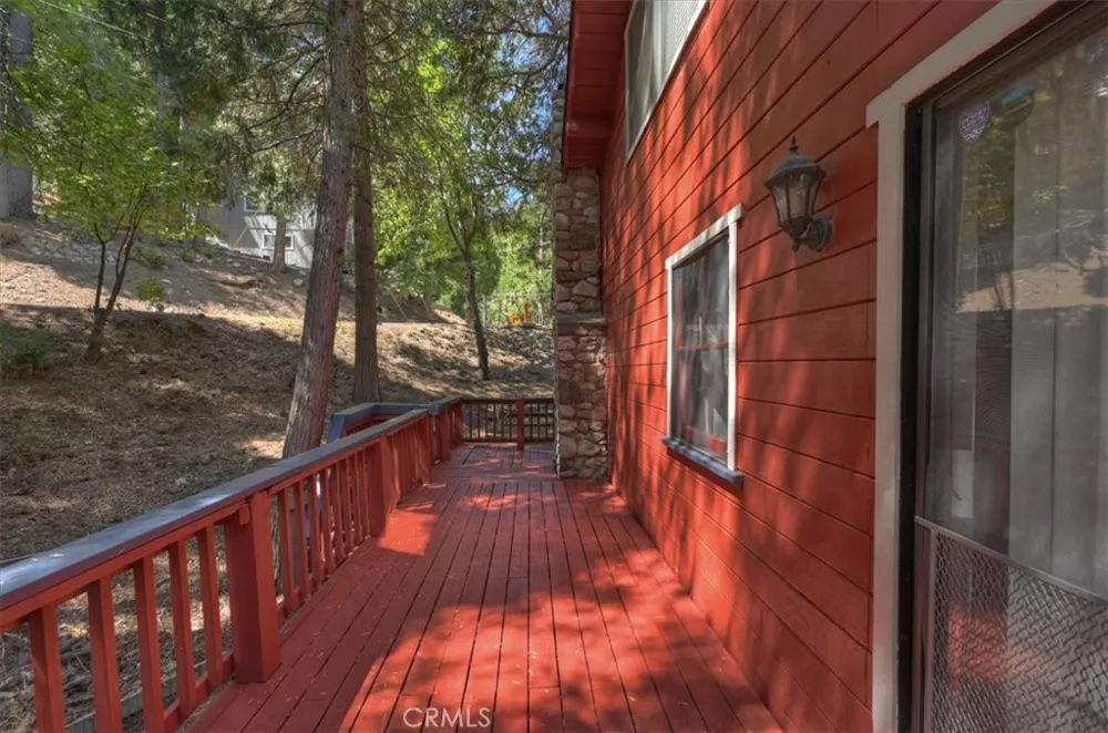 1069 Nesthorn Drive Crestline, CA 92325