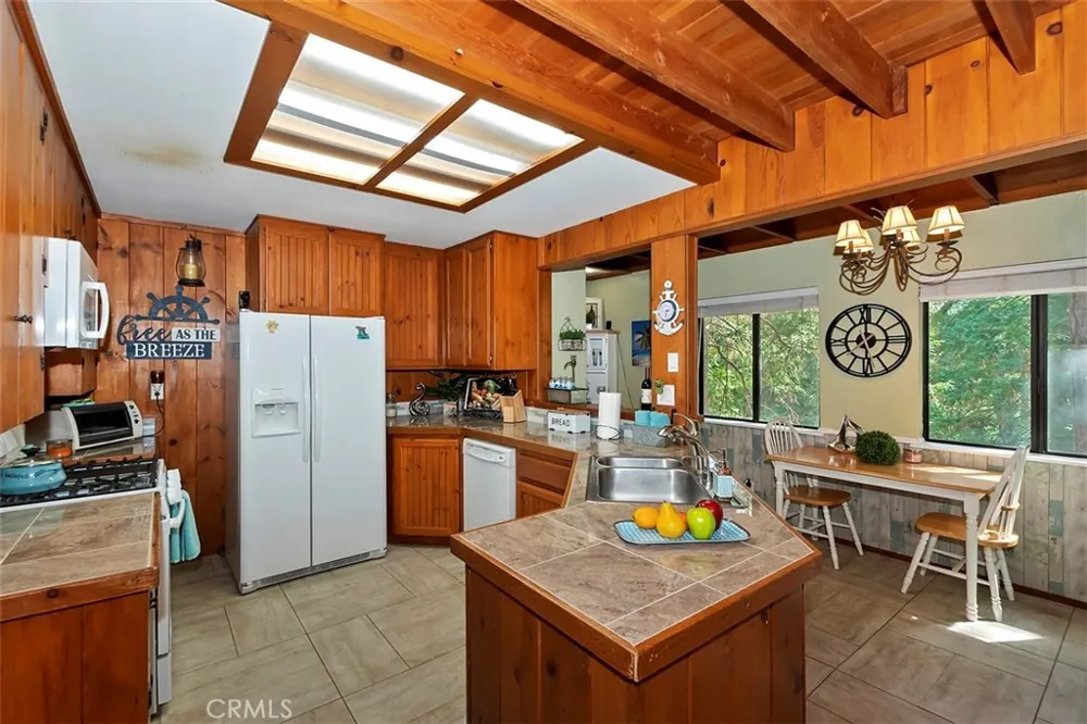 1069 Nesthorn Drive Crestline, CA 92325