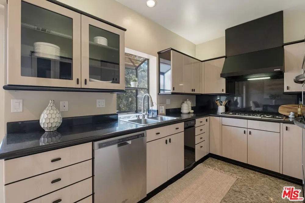 4338 Gentry Avenue #4 Studio City, CA 91604