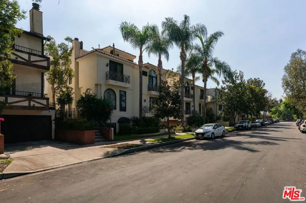 4338 Gentry Avenue #4 Studio City, CA 91604