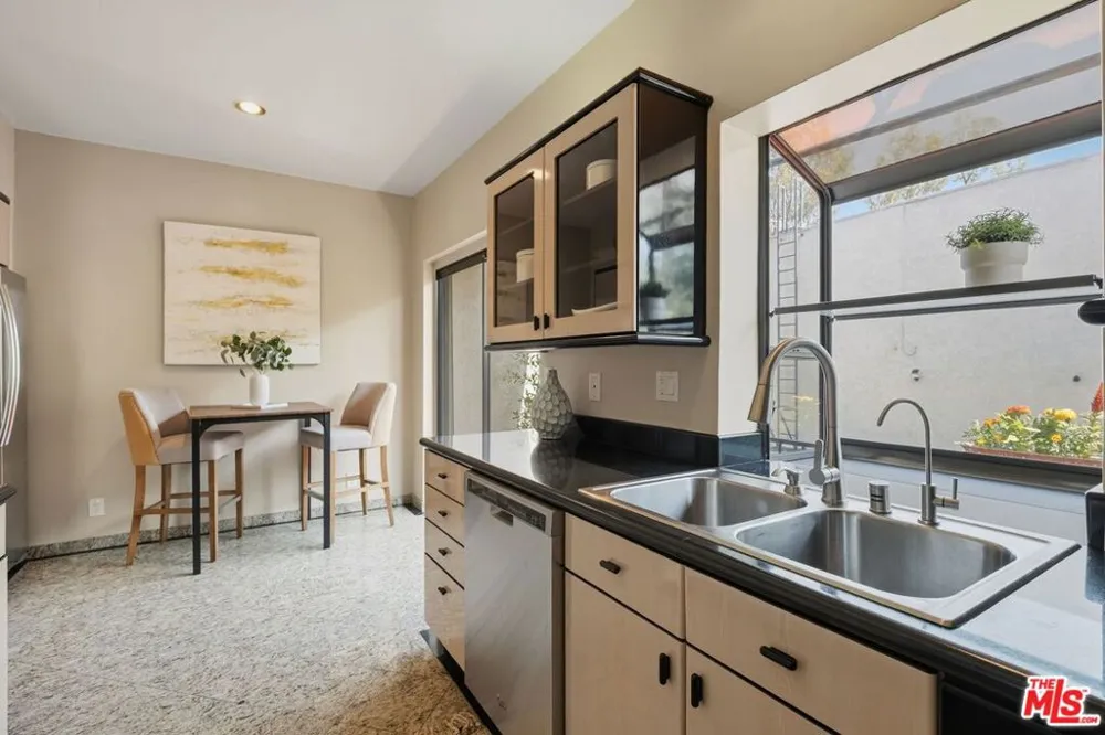 4338 Gentry Avenue #4 Studio City, CA 91604