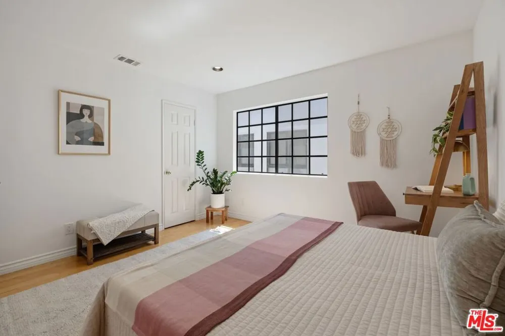4338 Gentry Avenue #4 Studio City, CA 91604