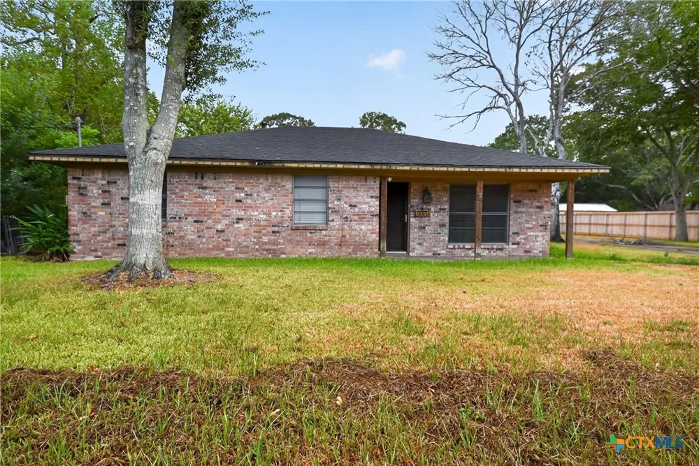 1006 S 2nd Street Ganado, TX 77962
