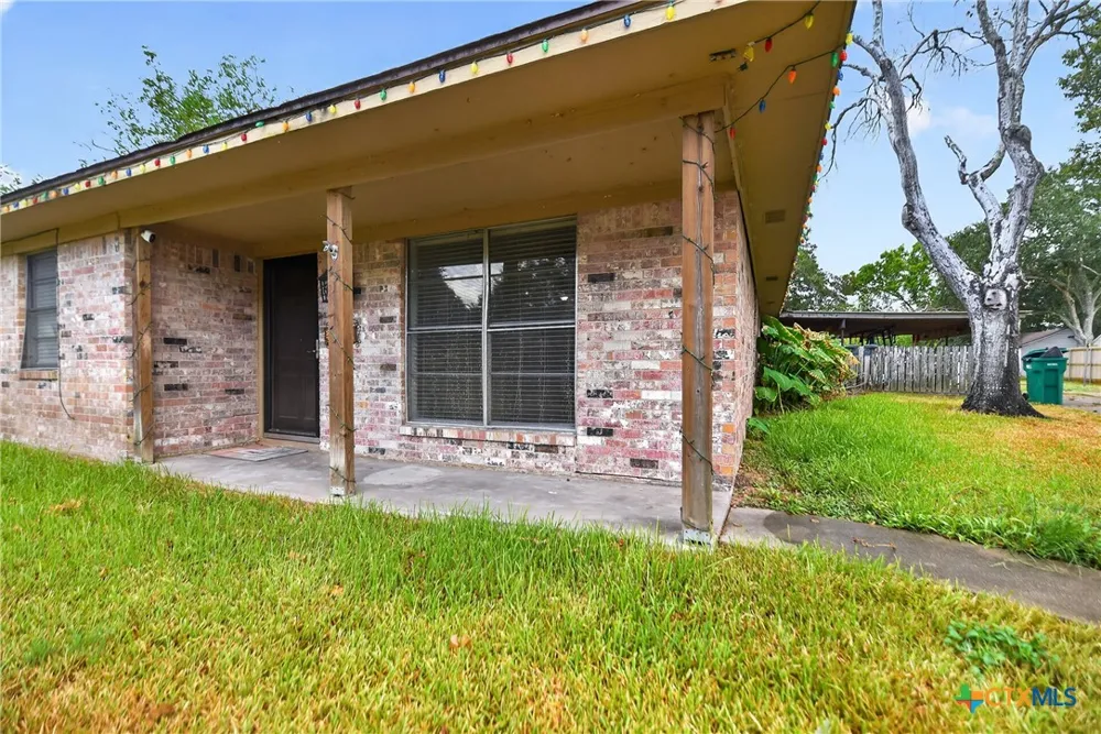1006 S 2nd Street Ganado, TX 77962