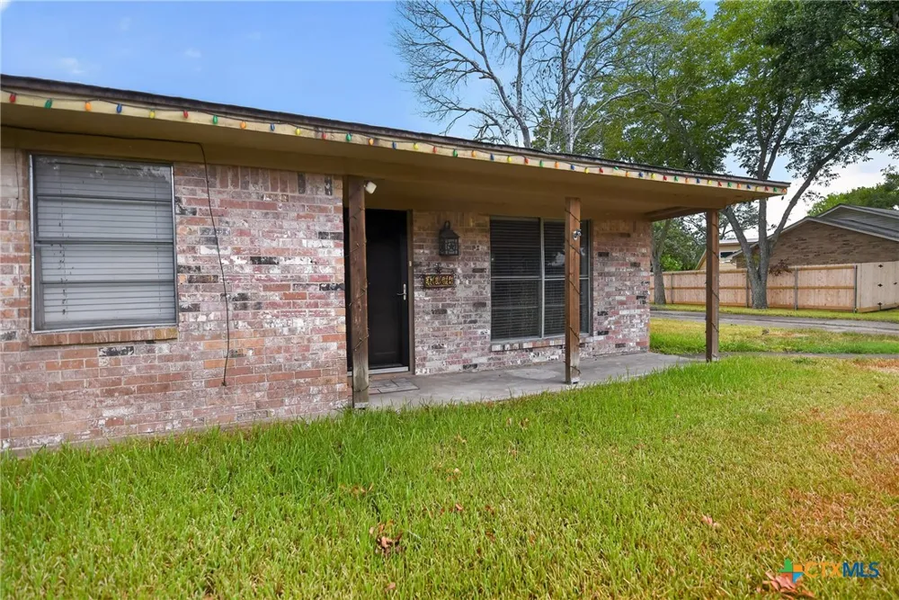 1006 S 2nd Street Ganado, TX 77962