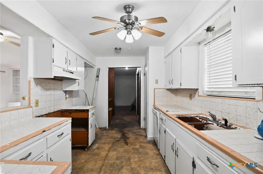 1006 S 2nd Street Ganado, TX 77962