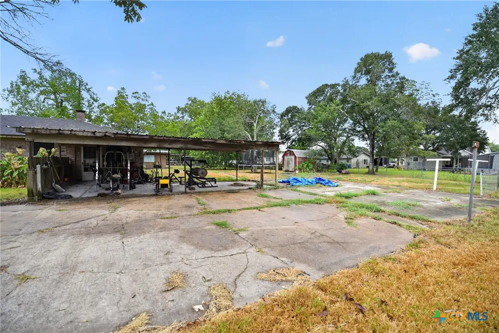 1006 S 2nd Street Ganado, TX 77962