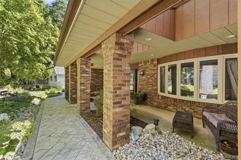 3232 Shady Oak Drive