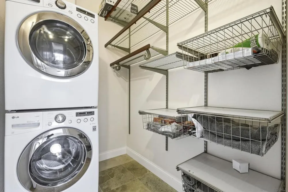 5366 La Jolla #305C La Jolla, CA 92037