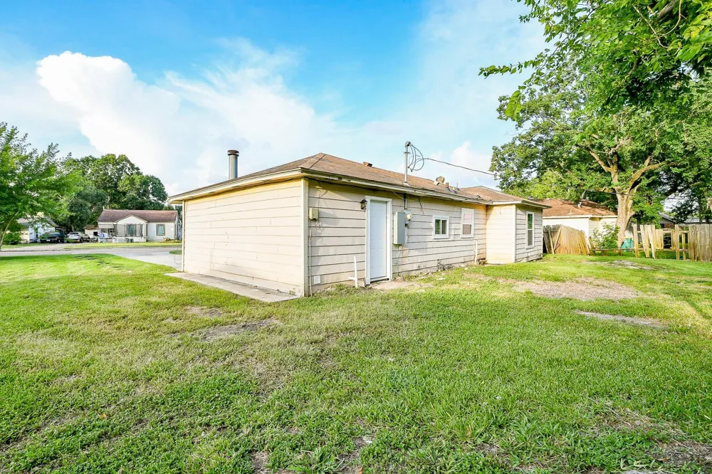 319 Rustic Drive Pasadena, TX 77502