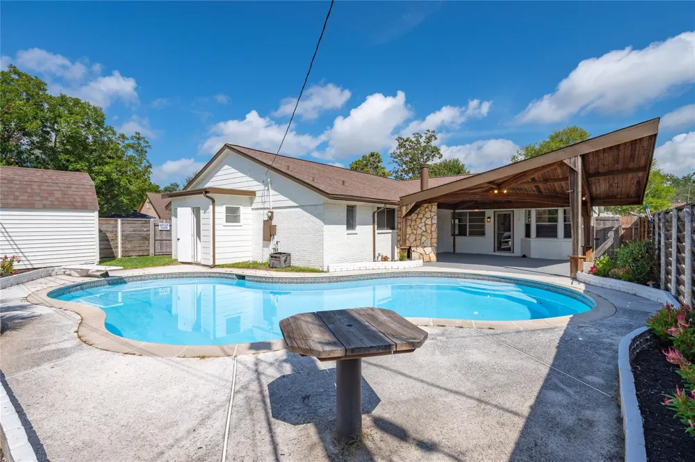 717 Yale Lane Deer Park, TX 77536