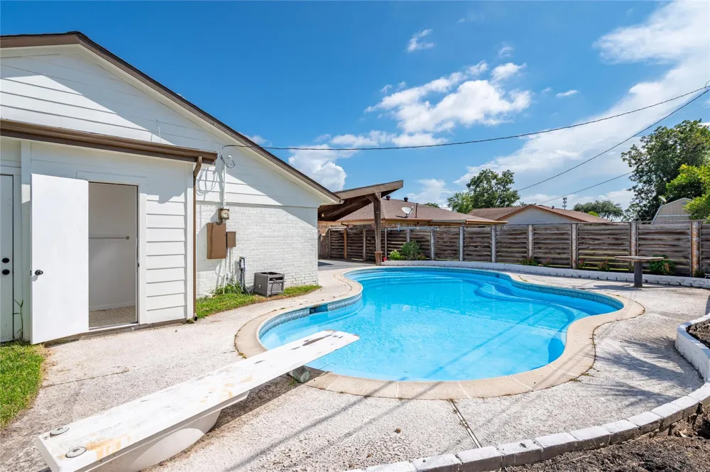 717 Yale Lane Deer Park, TX 77536