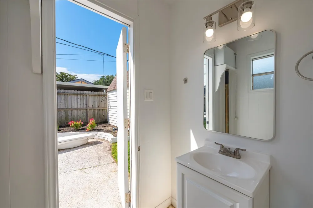 717 Yale Lane Deer Park, TX 77536