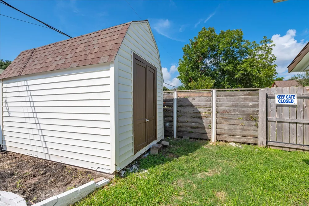 717 Yale Lane Deer Park, TX 77536