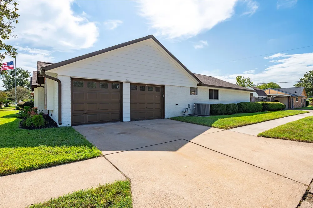 717 Yale Lane Deer Park, TX 77536