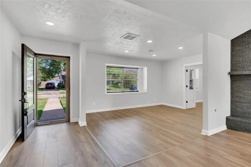 717 Yale Lane Deer Park, TX 77536