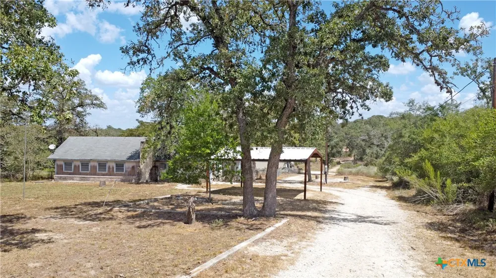 1501 Kothmann Drive Seguin, TX 78155