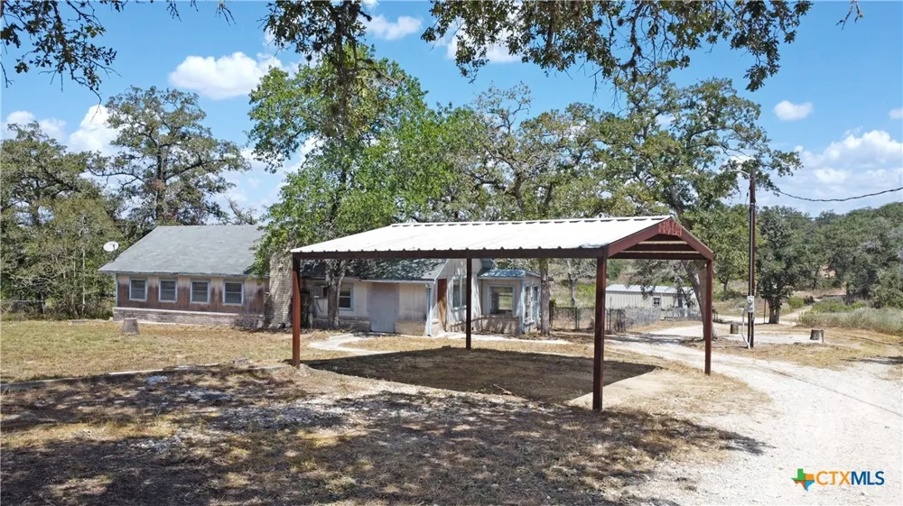 1501 Kothmann Drive Seguin, TX 78155