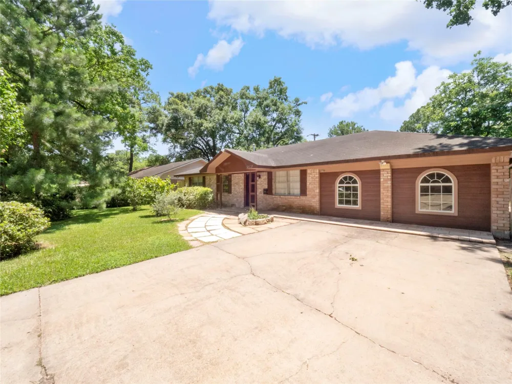 9607 Carousel Lane Houston, TX 77080