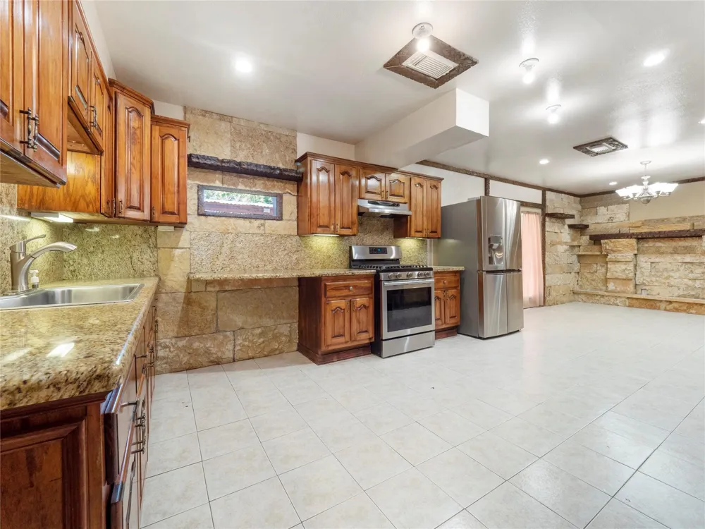 9607 Carousel Lane Houston, TX 77080