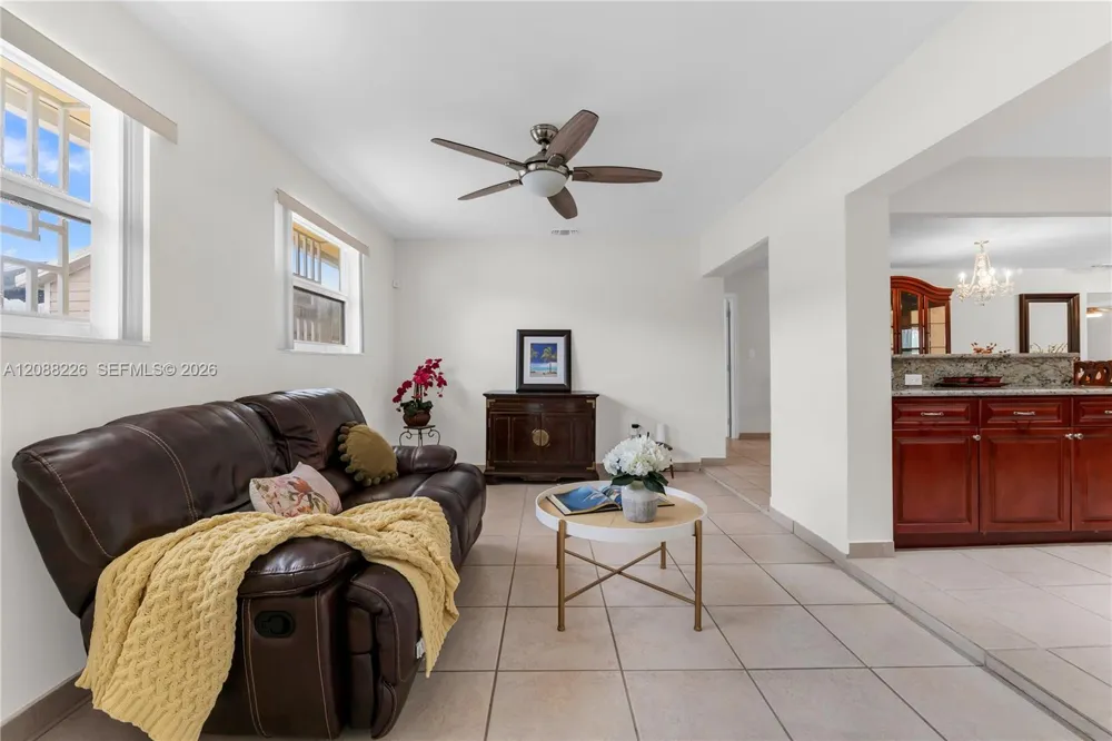 13761 SW 21st Ter Miami, FL 33175