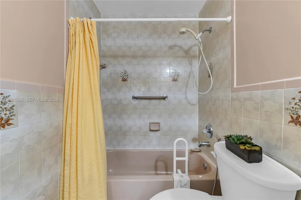 13761 SW 21st Ter Miami, FL 33175