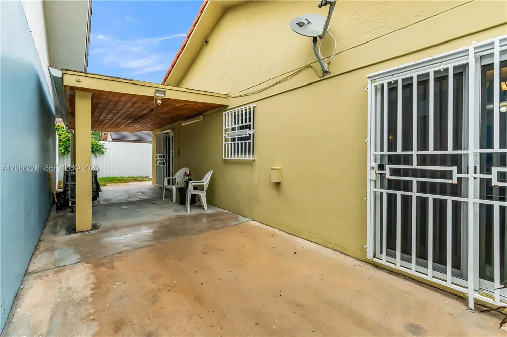 13761 SW 21st Ter Miami, FL 33175
