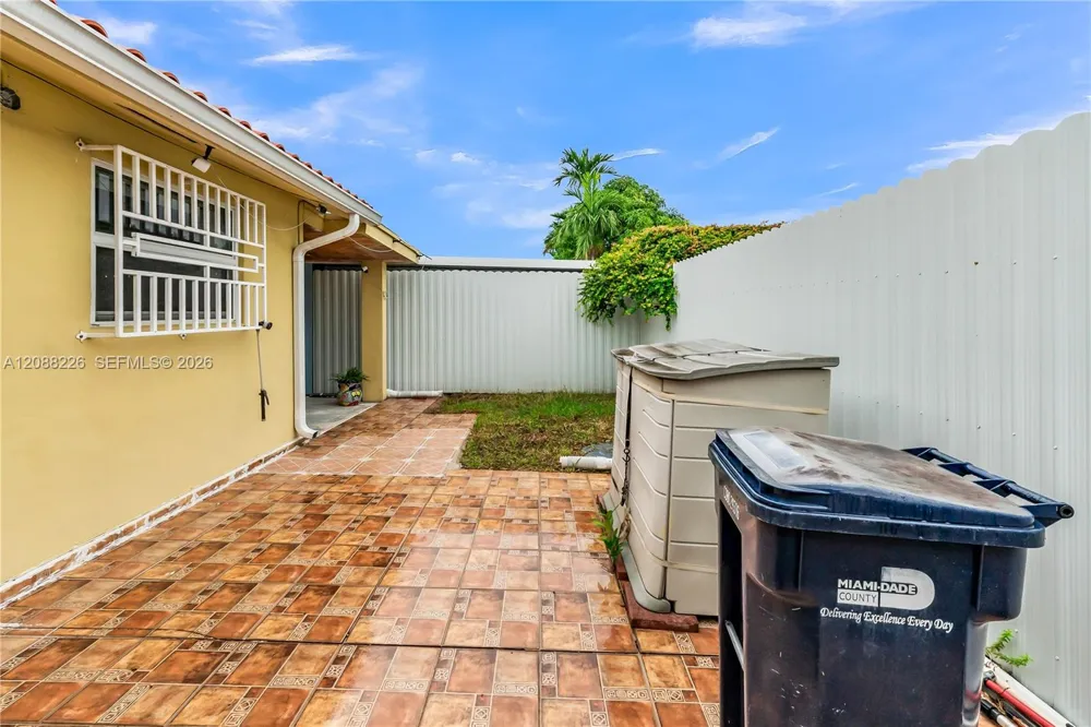 13761 SW 21st Ter Miami, FL 33175