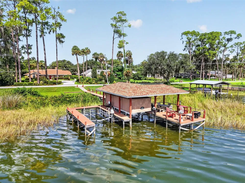 3081 LAKESHORE DRIVE Mount Dora, FL 32757