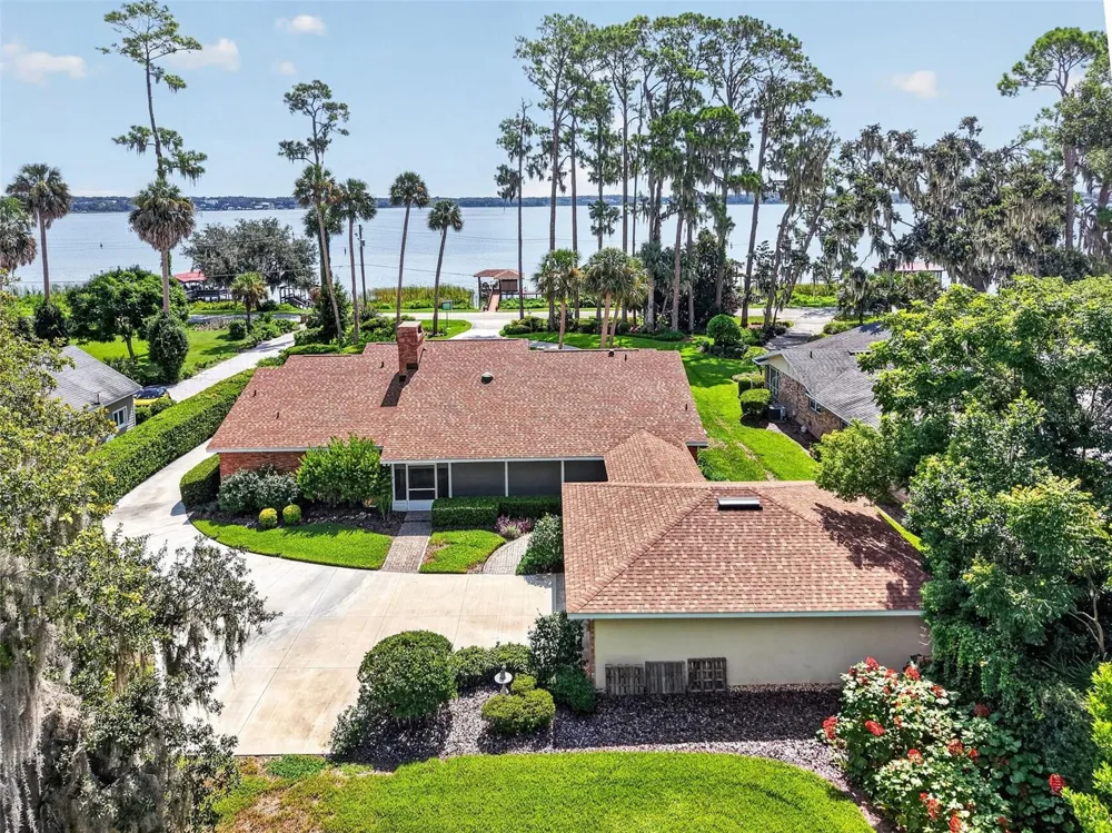 3081 LAKESHORE DRIVE Mount Dora, FL 32757