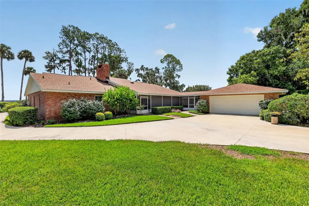 3081 LAKESHORE DRIVE Mount Dora, FL 32757