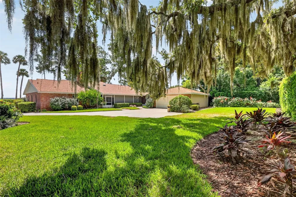 3081 LAKESHORE DRIVE Mount Dora, FL 32757