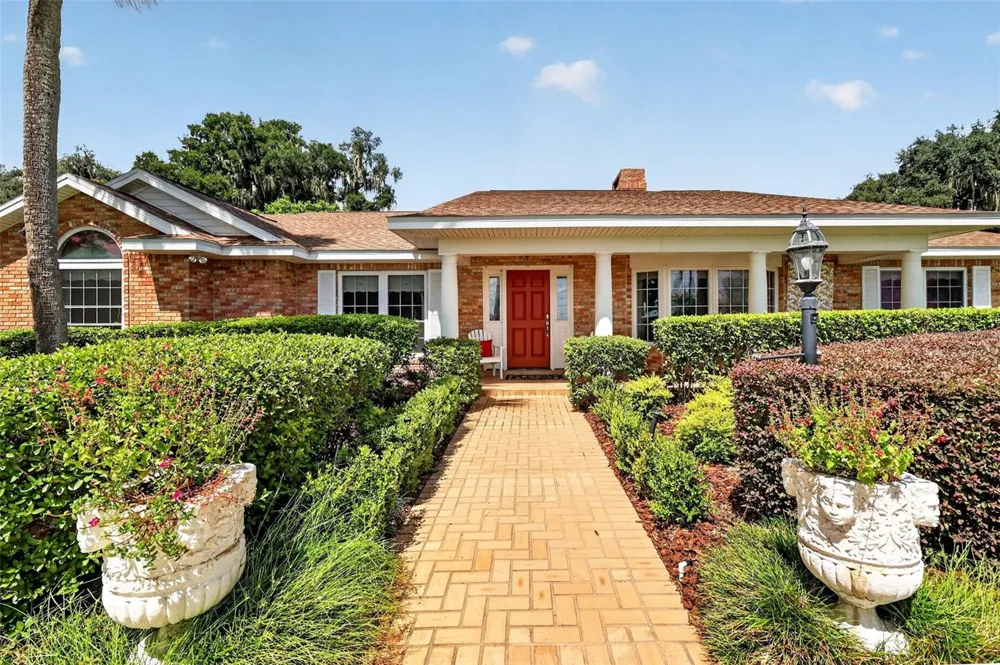 3081 LAKESHORE DRIVE Mount Dora, FL 32757