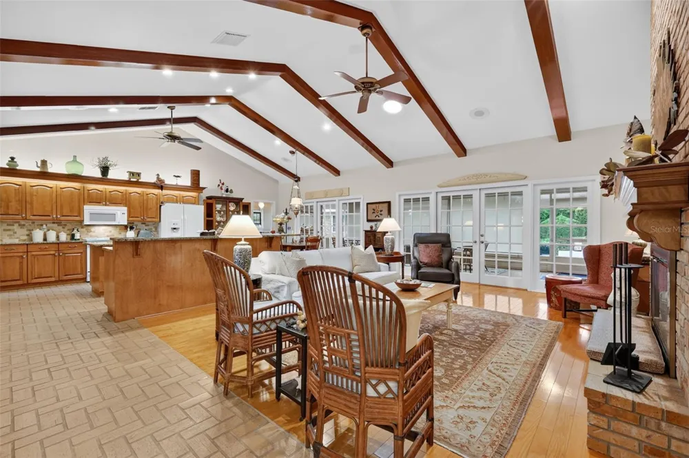 3081 LAKESHORE DRIVE Mount Dora, FL 32757