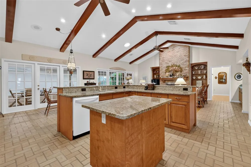 3081 LAKESHORE DRIVE Mount Dora, FL 32757