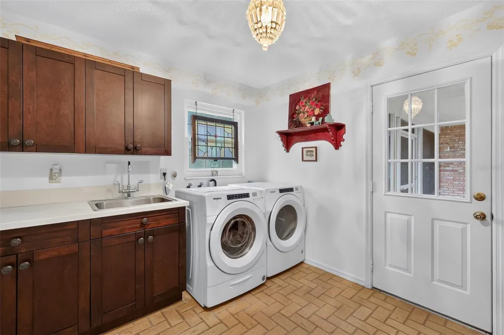 3081 LAKESHORE DRIVE Mount Dora, FL 32757