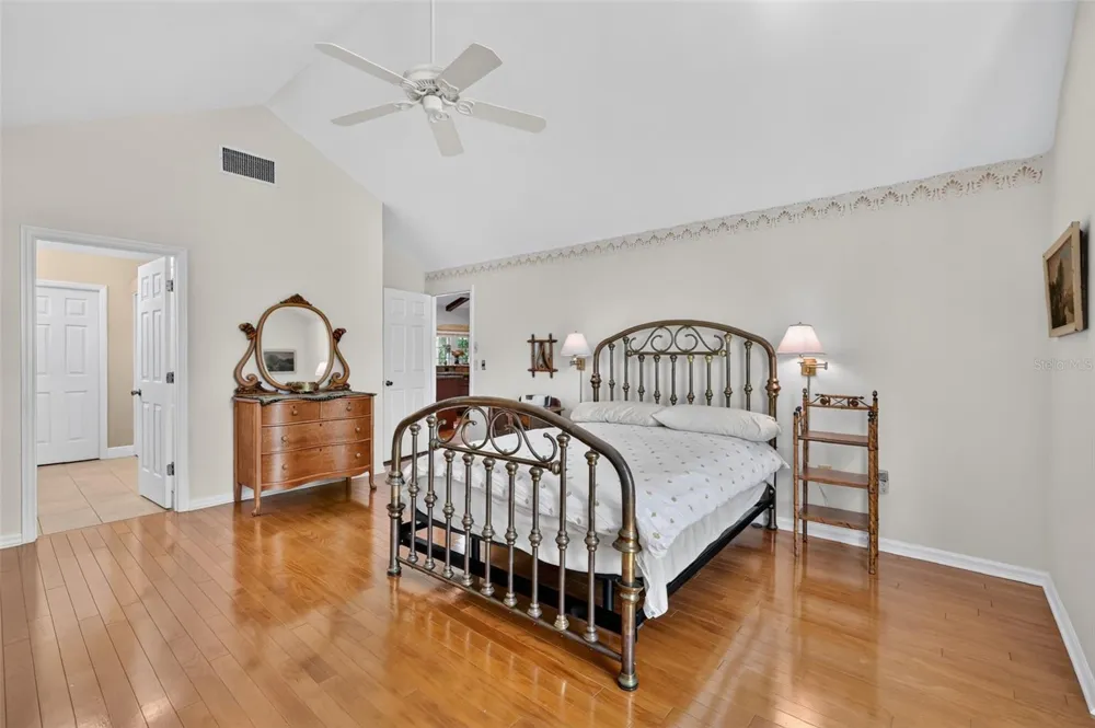 3081 LAKESHORE DRIVE Mount Dora, FL 32757