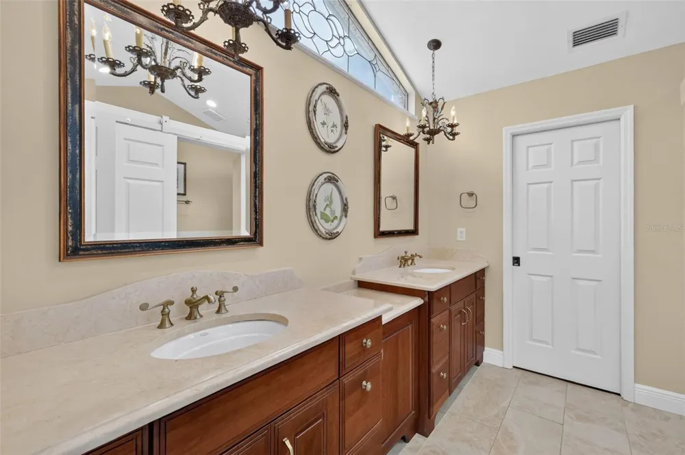 3081 LAKESHORE DRIVE Mount Dora, FL 32757
