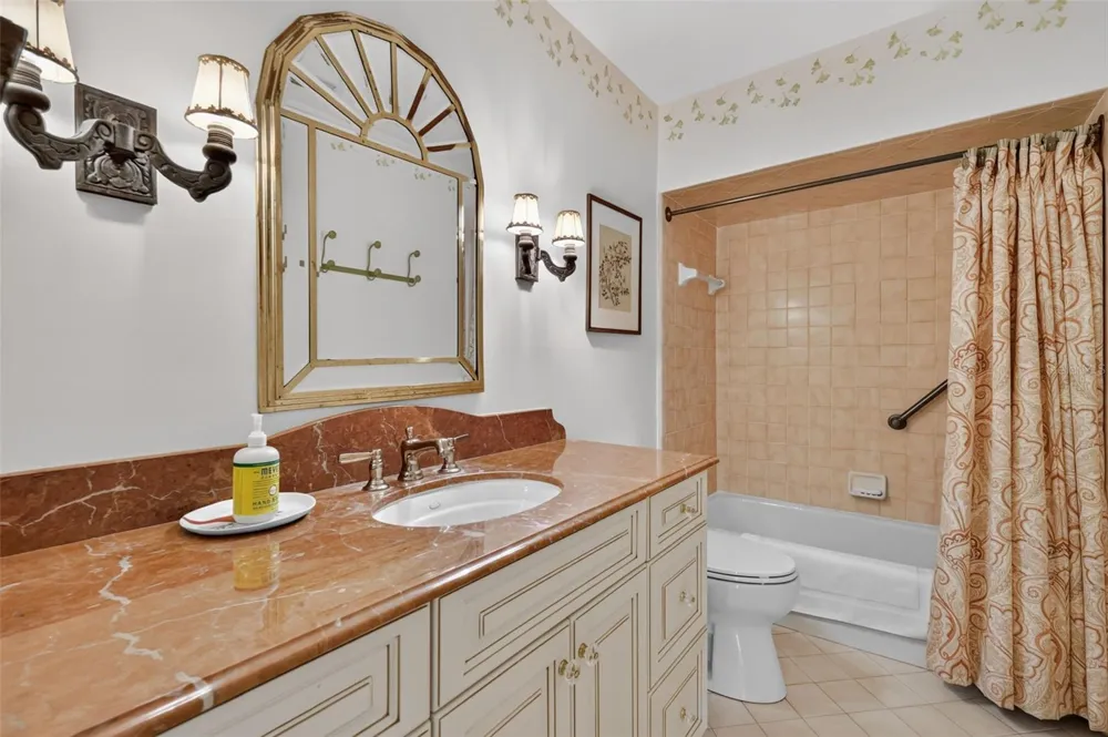 3081 LAKESHORE DRIVE Mount Dora, FL 32757