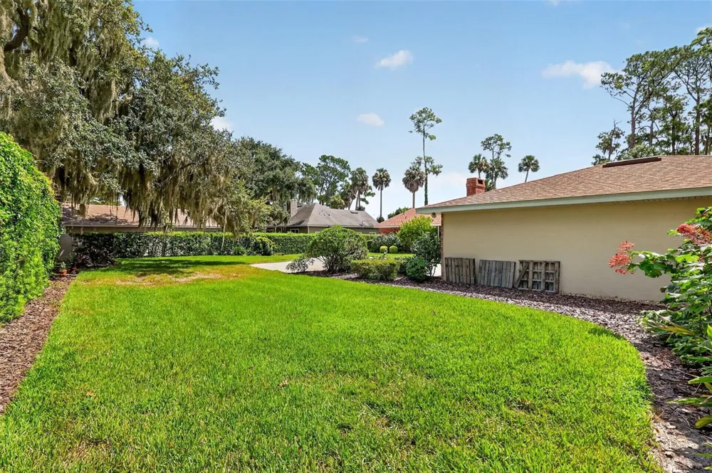 3081 LAKESHORE DRIVE Mount Dora, FL 32757