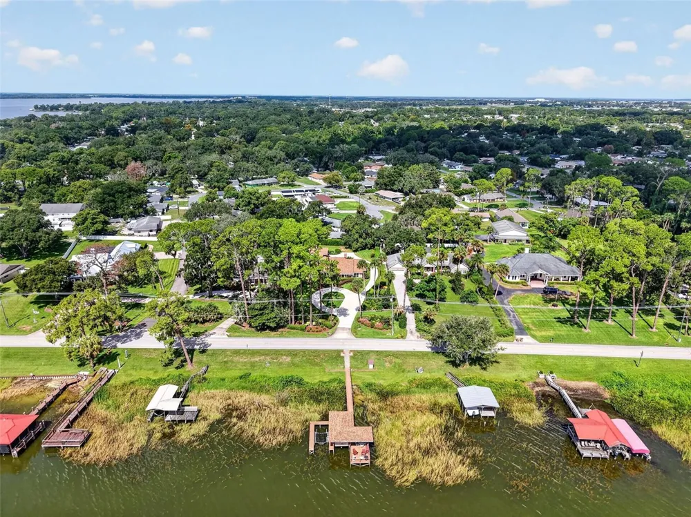 3081 LAKESHORE DRIVE Mount Dora, FL 32757