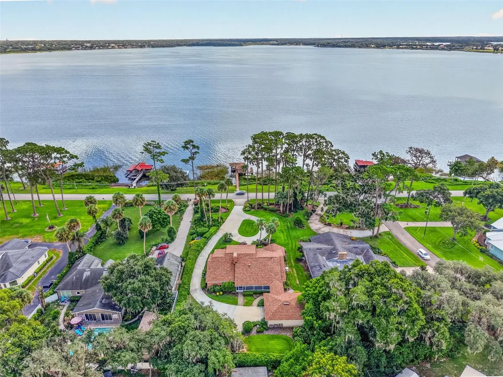 3081 LAKESHORE DRIVE Mount Dora, FL 32757