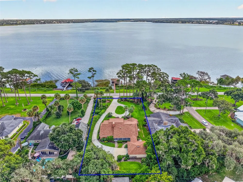 3081 LAKESHORE DRIVE Mount Dora, FL 32757
