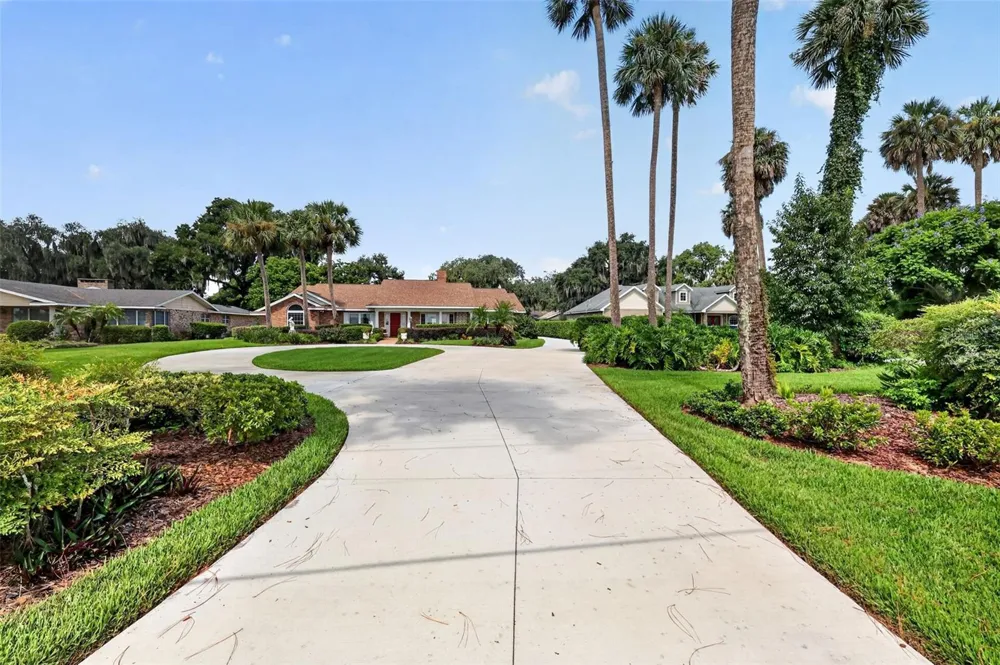 3081 LAKESHORE DRIVE Mount Dora, FL 32757