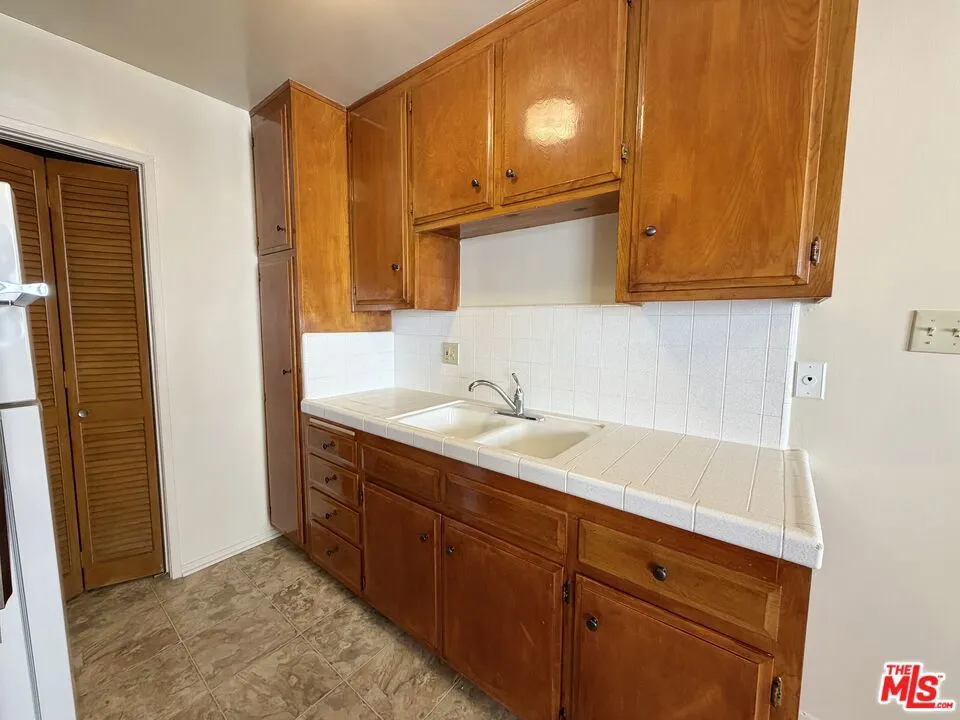 1261 Granville Avenue #6 Los Angeles, CA 90025