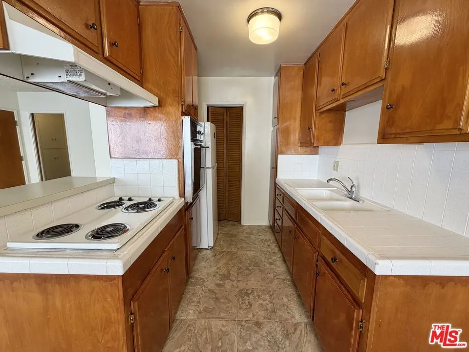 1261 Granville Avenue #6 Los Angeles, CA 90025