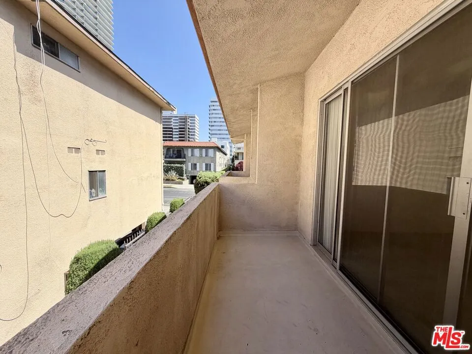 1261 Granville Avenue #6 Los Angeles, CA 90025