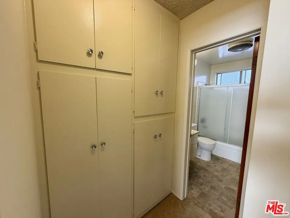 1261 Granville Avenue #6 Los Angeles, CA 90025